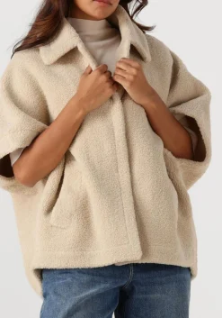 beige knit-ted vest tam