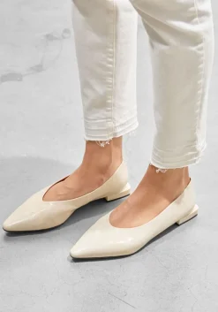 beige ángel alarcón ballerina's 24502