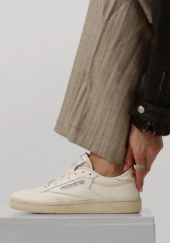 beige reebok lage sneakers club c 85 woman