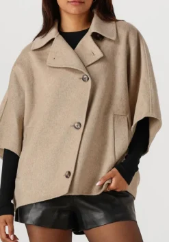 beige studio ar mantel avy