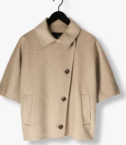 beige studio ar mantel avy