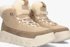 beige ugg boots w terretrail cozy lace