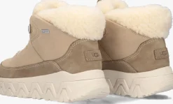 beige ugg boots w terretrail cozy lace