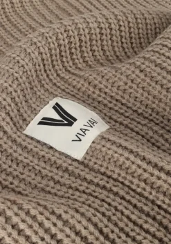 beige via vai sjaal dee bryce