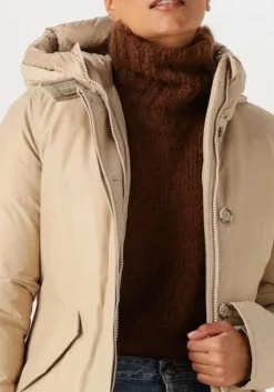 beige woolrich gewatteerde jas arctic parka
