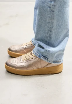 bronskleurig veja lage sneakers v-90