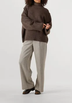 bruine second female coltrui alpha knit t-neck