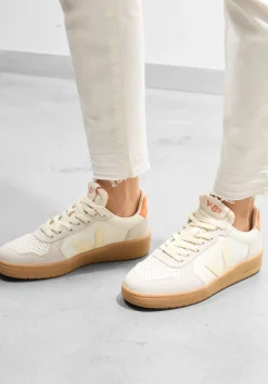 creme veja lage sneakers v-82