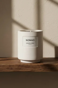 gebroken wit august & piers geurkaarsen nomad 340gr - scented candle