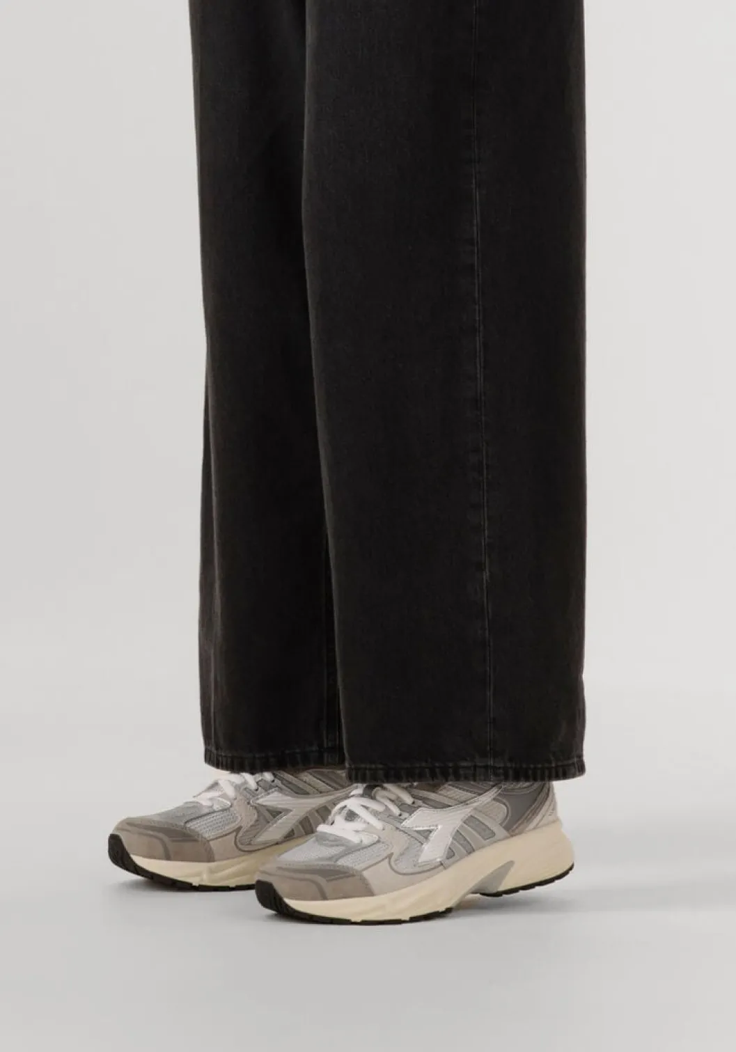 grijze diadora sneakers mythos star