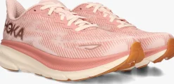 roze hoka lage sneakers clifton 9