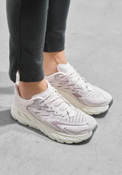 roze hoka sneakers clifton ls