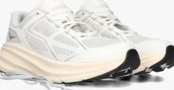 witte hoka lage sneakers clifton one9