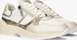 witte piedi nudi lage sneakers kara 02.11