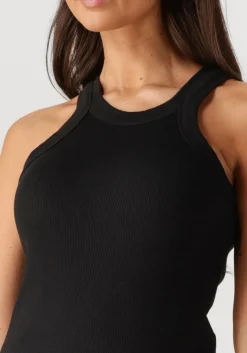 zwarte closed top racer tank top