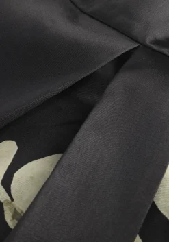 zwarte dea kudibal midirok albis